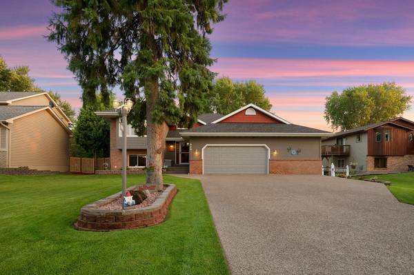 920 100th LN NE, Blaine, MN 55434