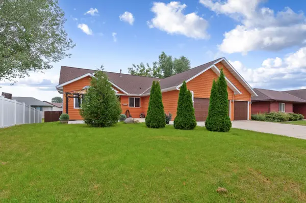 1905 Prairie LN NE, Owatonna, MN 55060