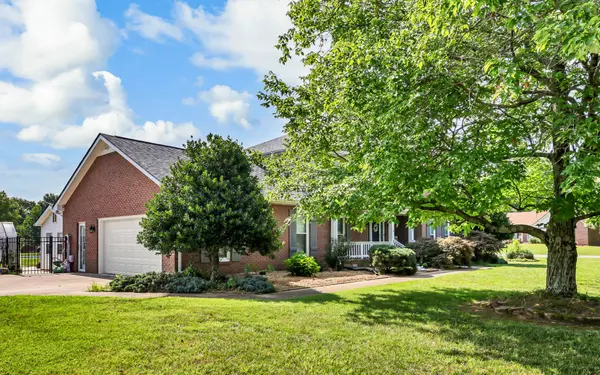 2207 Tom Dr, Clarksville, TN 37043