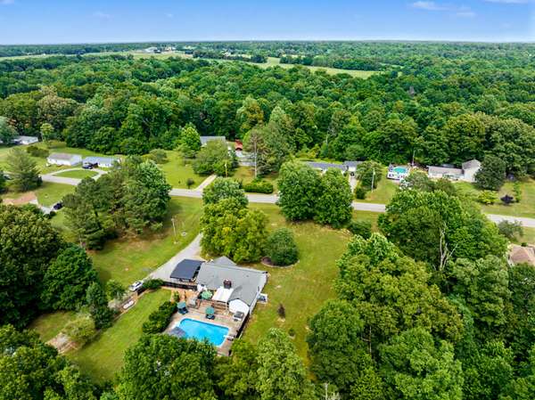 2552 Farms Cir, Woodlawn, TN 37191
