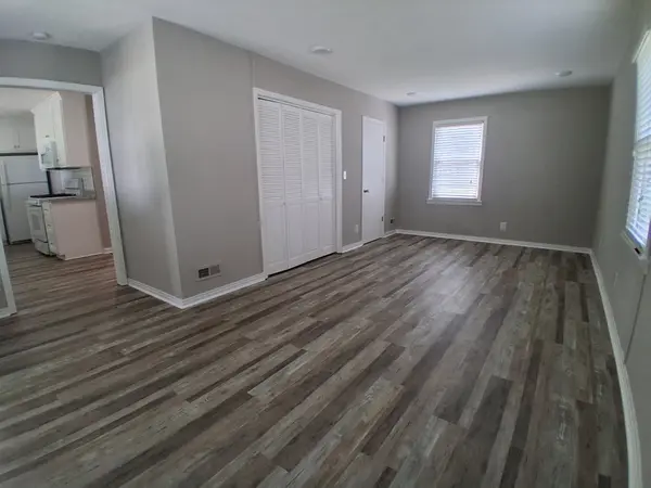 1923 Woodmont Dr, Columbia, TN 38401