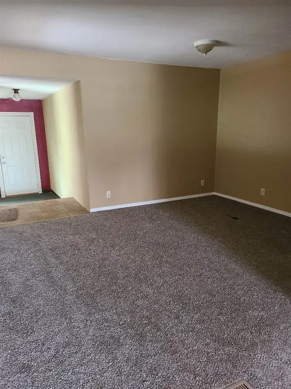 515 S 5th St, Arkansas City, KS 67005