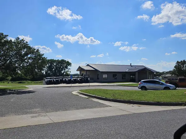 4221 Niblick Dr, Winfield, KS 67156