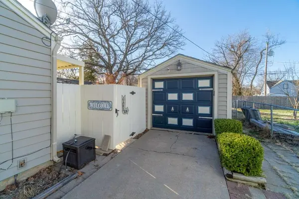 1713 E Marion Rd, Wichita, KS 67216