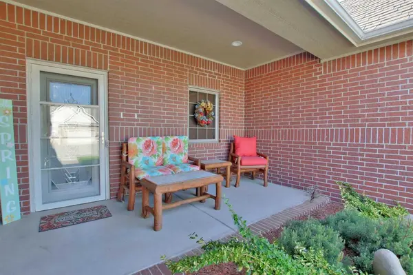 2531 N FAIRWAY CIR, Derby, KS 67037