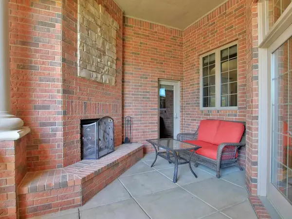 1842 N PADDOCK GREEN CT, Wichita, KS 67206