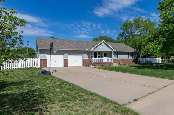 304 N Howard, Mount Hope, KS 67108