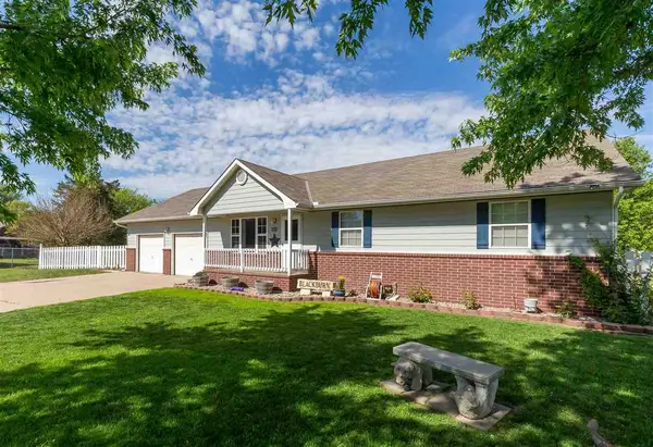 304 N Howard, Mount Hope, KS 67108
