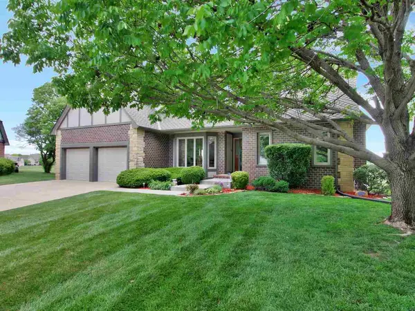 619 Glendevon Pl, Andover, KS 67002