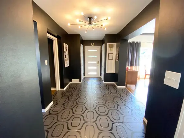 106 S RIDGEWOOD DR, Wichita, KS 67218