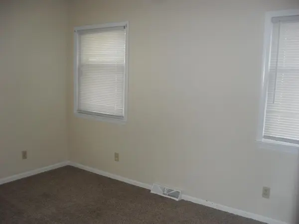1012 N 8th St, Arkansas City, KS 67005