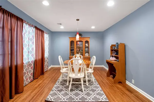 752 S Edgemoor St, Wichita, KS 67218