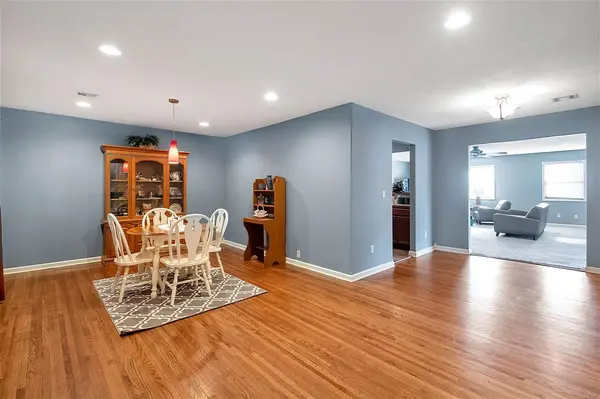 752 S Edgemoor St, Wichita, KS 67218