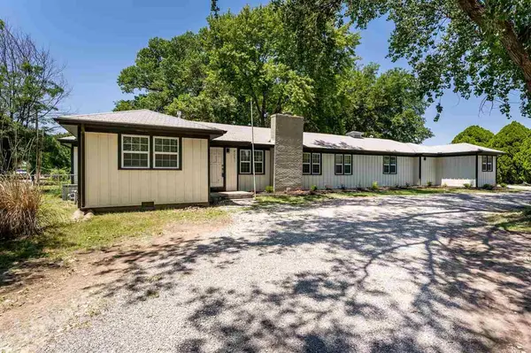 4051 N Harding Ave, Bel Aire, KS 67226