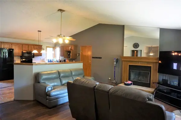 1823 N Topaz St, Wichita, KS 67212