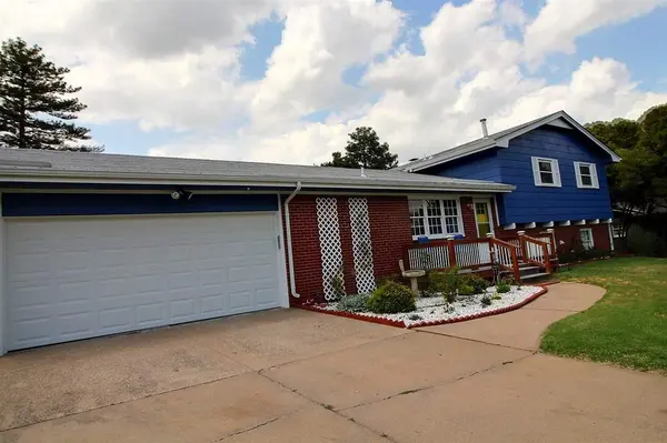5830 CLARENDON ST, Bel Aire, KS 67220