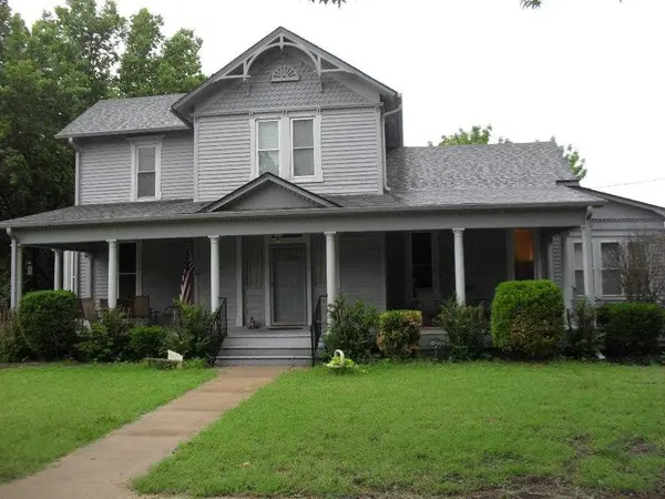 402 N 4th St, Arkansas City, KS 67005