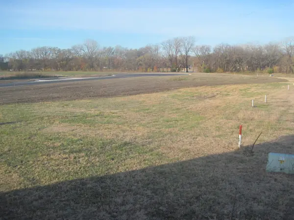 111 S Cottonwood Ct, Whitewater, KS 67154