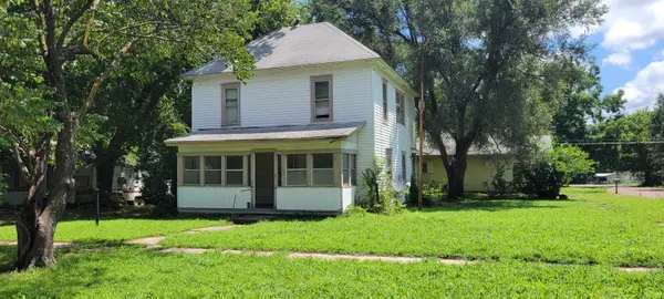 702 N B ST, Arkansas City, KS 67005