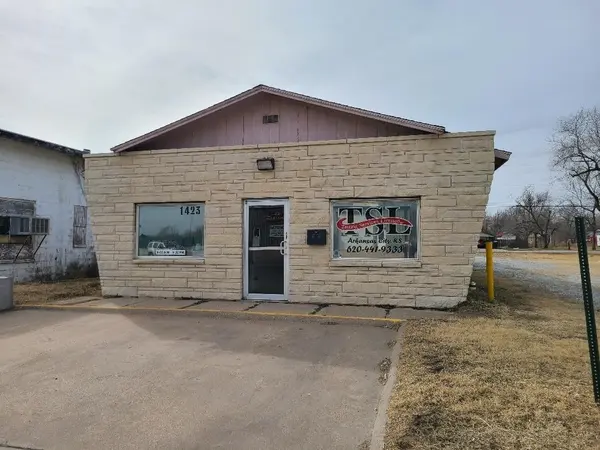 1423 S Summit, Arkansas City, KS 67005