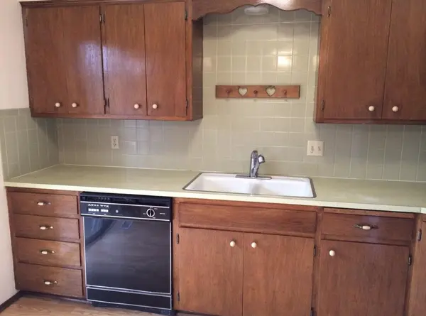 1215 S Governeour Rd, Wichita, KS 67207