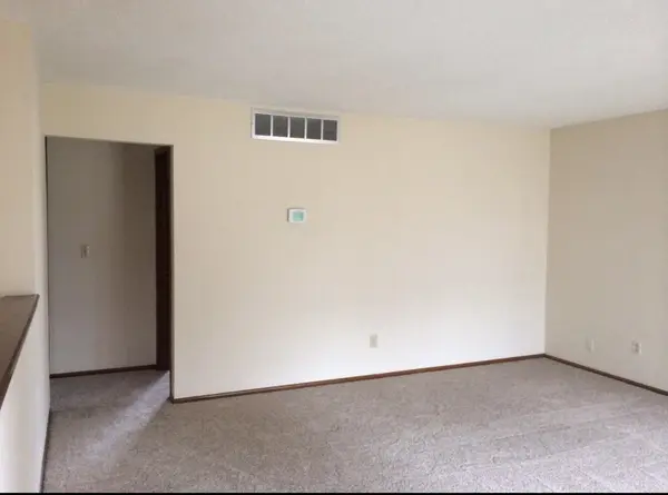 1215 S Governeour Rd, Wichita, KS 67207
