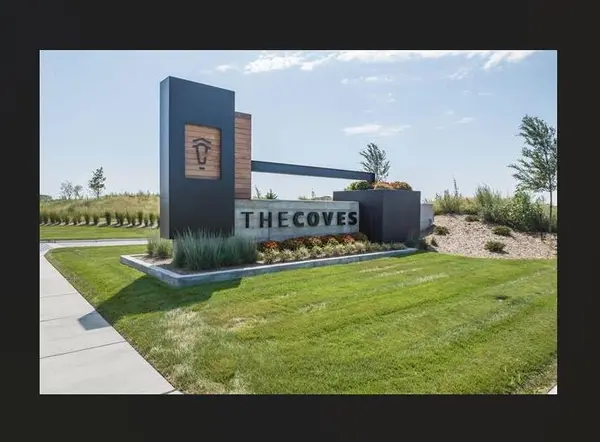 8353 Waterway Ct, Maize, KS 67101