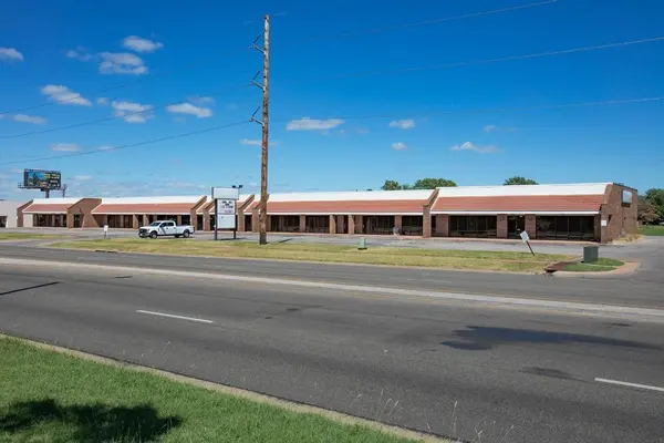 2040 S Rock Road, Wichita, KS 67207-5304