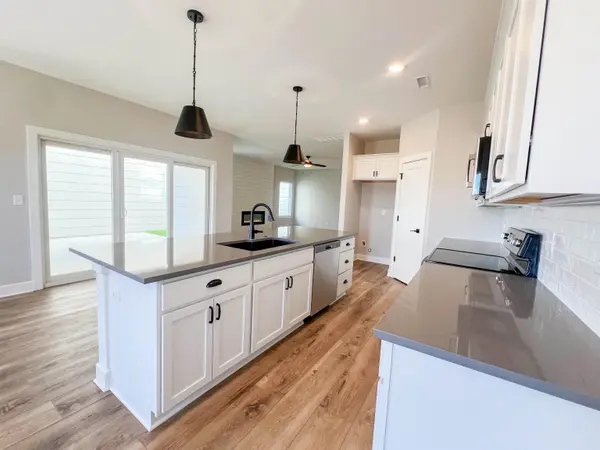 141 S Shay Rd, Andover, KS 67002