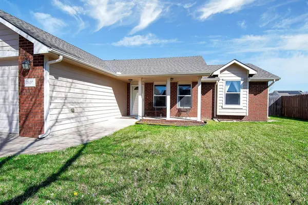 2630 E Keys Ct, Derby, KS 67037