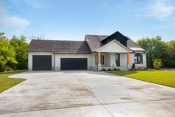 329 N Sarah Ct, Derby, KS 67037