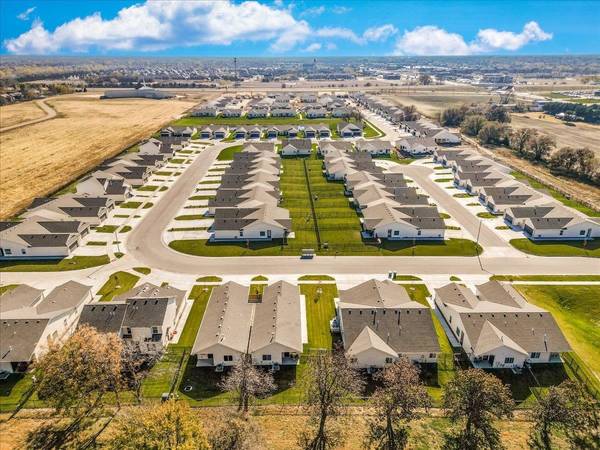 4319 N Sandplum St # 4321, Wichita, KS 67205