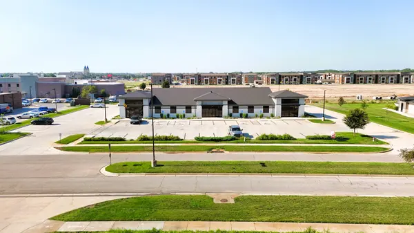 7329 W Village Cir, Wichita, KS 67205
