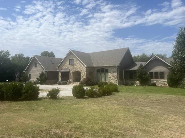 2000 E Madison, Arkansas City, KS 67005