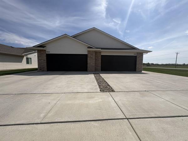 5402-5404 N Sandkey Ct, Wichita, KS 67204