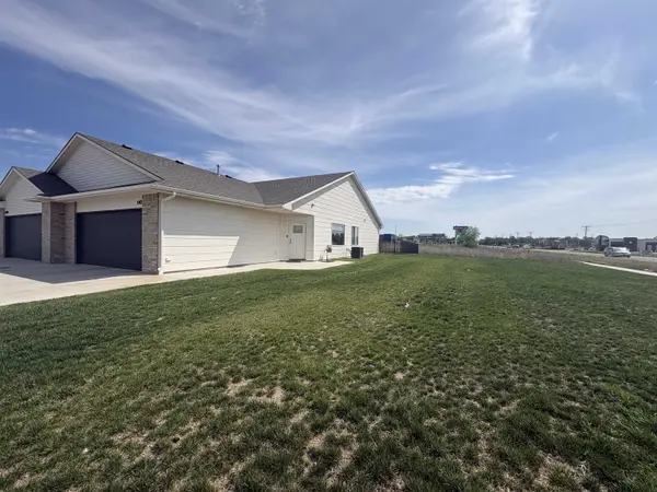 5402-5404 N Sandkey Ct, Wichita, KS 67204