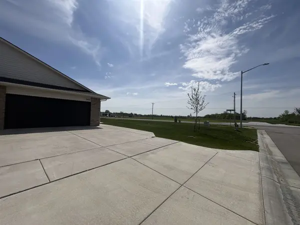 5402-5404 N Sandkey Ct, Wichita, KS 67204