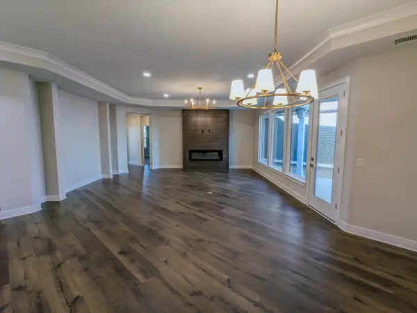 727 E Lexington Ln, Andover, KS 67002