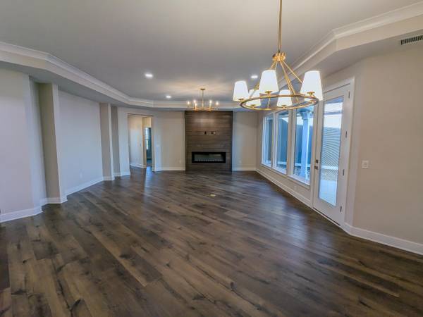 727 E Lexington Ln, Andover, KS 67002