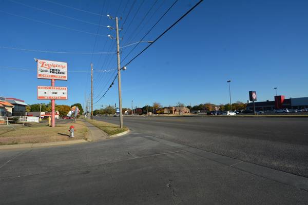 4206 E Harry St, Wichita, KS 67218