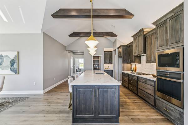 200 W Boxthorn Dr, Andover, KS 67002