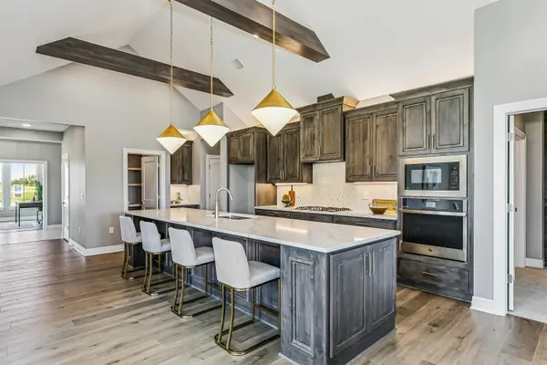 200 W Boxthorn Dr, Andover, KS 67002