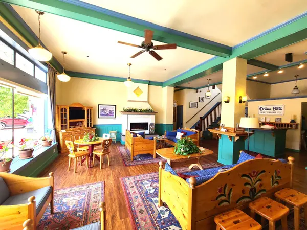 112 W Lincoln St, Lindsborg, KS 67456