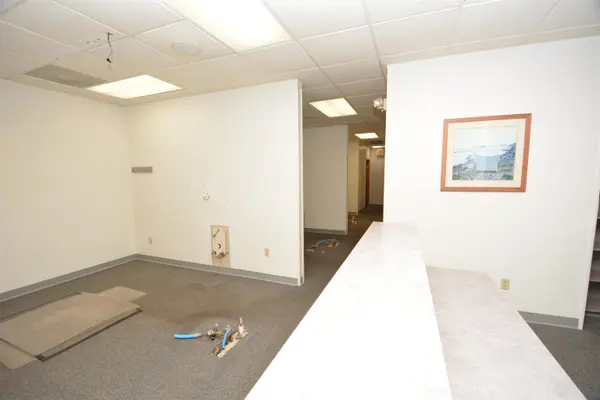 6135 E Harry St, Wichita, KS 67218