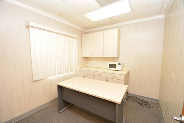 6135 E Harry St, Wichita, KS 67218