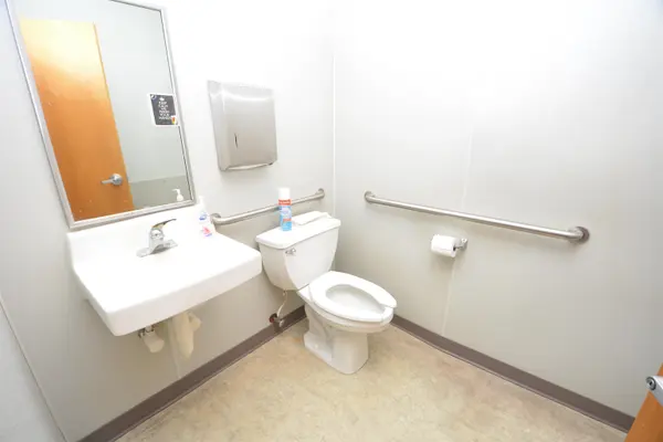 6135 E Harry St, Wichita, KS 67218