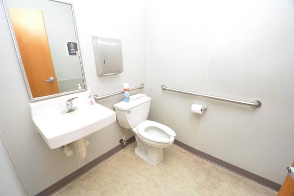 6135 E Harry St, Wichita, KS 67218