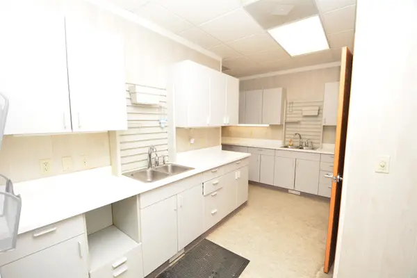 6135 E Harry St, Wichita, KS 67218