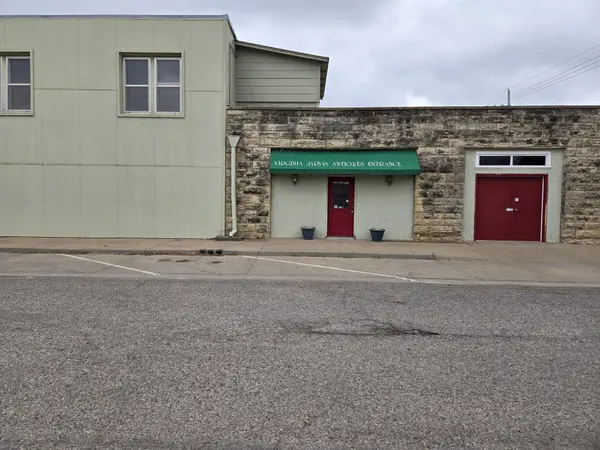 701 Main St, Winfield, KS 67156