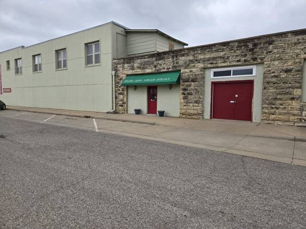 701 Main St, Winfield, KS 67156
